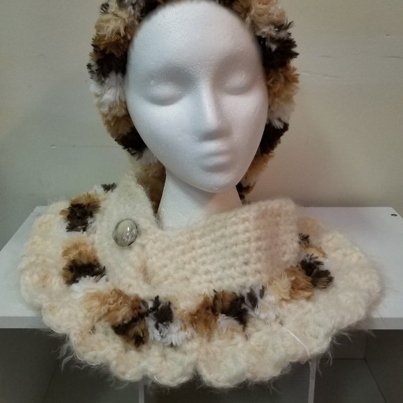 Faux fur trimmed Earwarmers, hats. infinity scarf - Picture 3 of 12